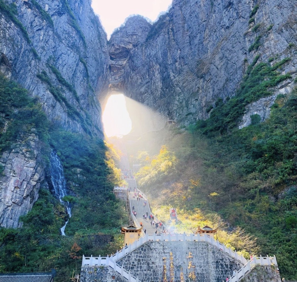 TOUR TRUNG QUỐC 6N5D: TAM HIỆP - SÔNG DƯƠNG TỬ - PHƯỢNG HOÀNG CỔ TRẤN - TRƯƠNG GIA GIỚI
